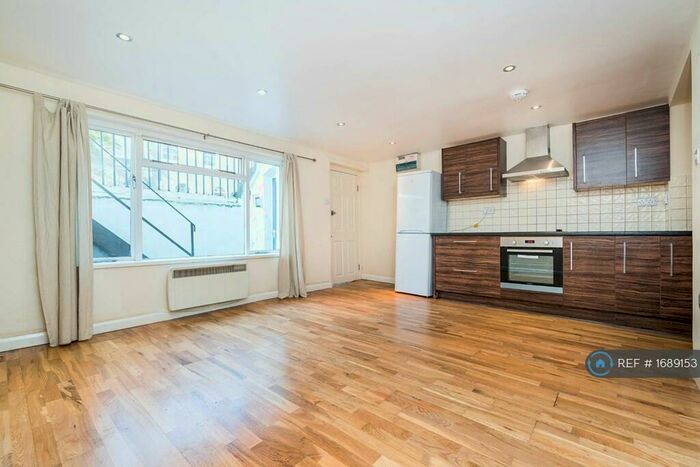 2 Bedroom Flat To Rent In Offord Road, London, N1