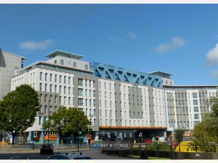 2 Bedroom Flat To Rent In Apartments, Bristol, BS1