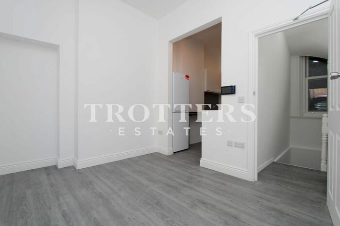 2 Bedroom Maisonette To Rent In Rivington Street, England, London, EC2A