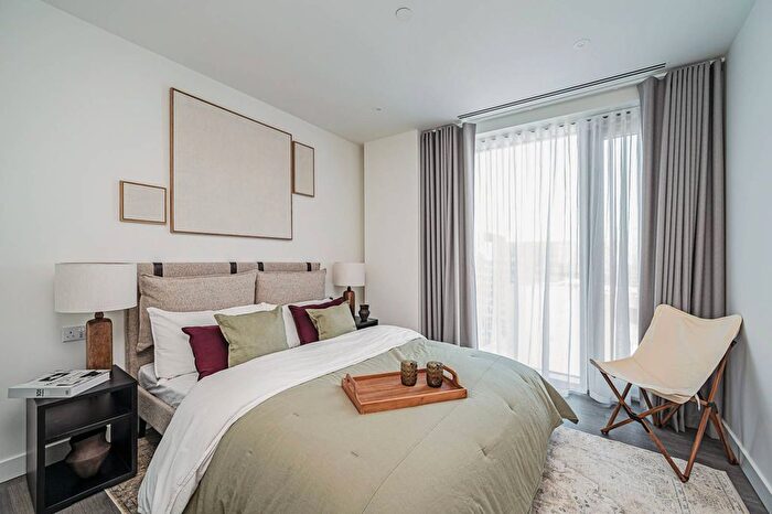 2 Bedroom Flat To Rent In Westfield Avenue, Stratford, London, E20