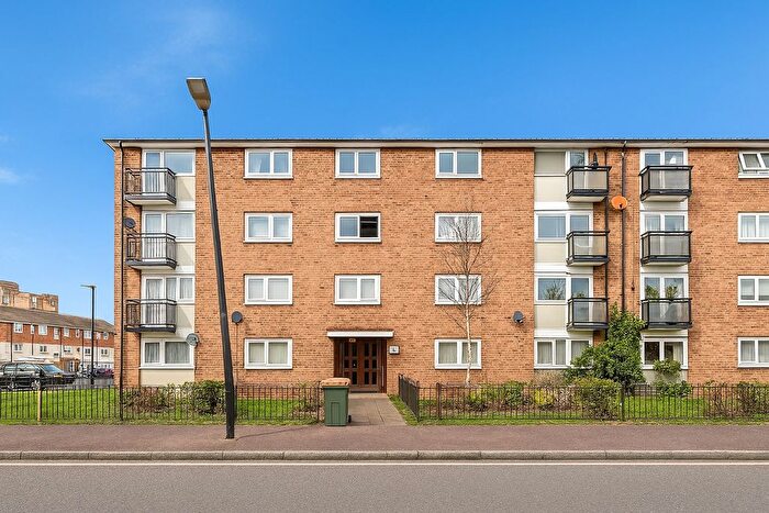 2 Bedroom Flat To Rent In Cleves Road, London, E6