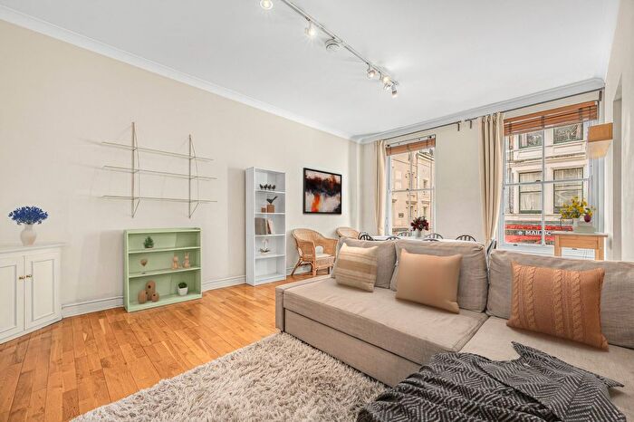 3 Bedroom Flat To Rent In Pied Bull Court, Galen Place, WC1A