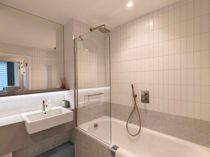 2 Bedroom Flat To Rent In Brent Cross Town, NW2