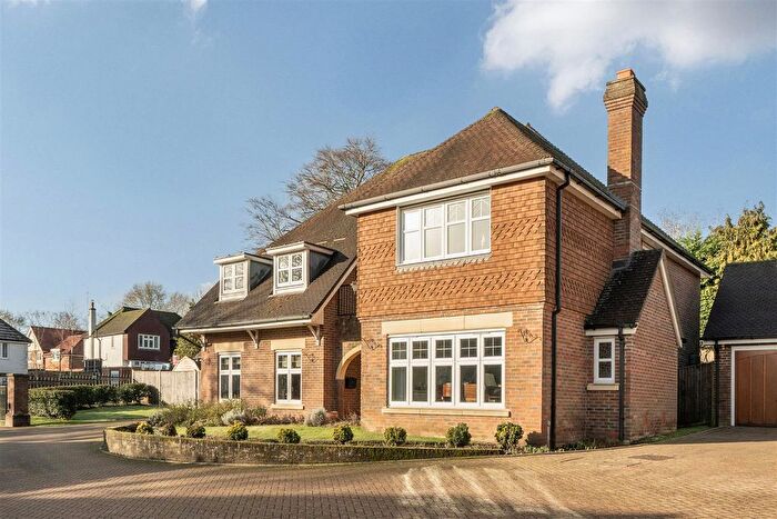 5 Bedroom Detached House For Sale In Chipstead Way, Banstead, SM7