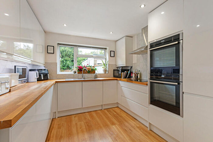 4 Bedroom Detached House For Sale In Stonehouse Road, Liphook, GU30