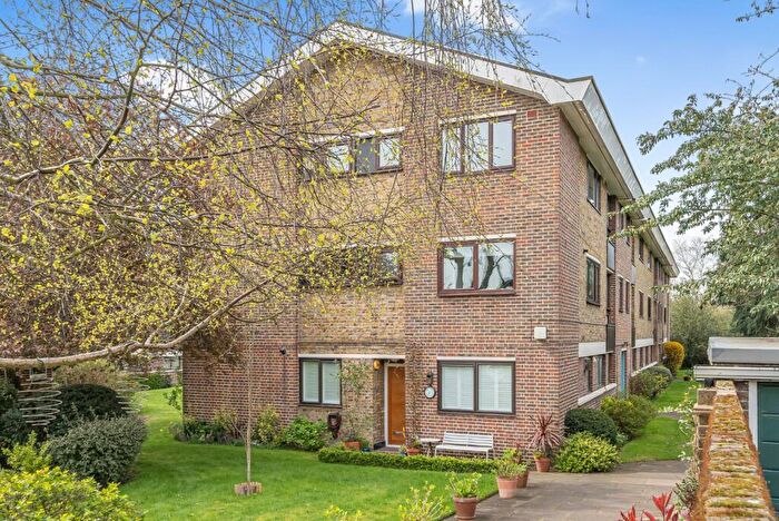 1 Bedroom Apartment For Sale In Greenacres, Eltham, SE9