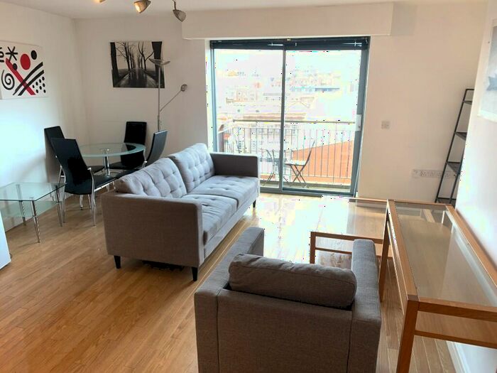 2 Bedroom Apartment To Rent In Islington Gates, Fleet Street, B3