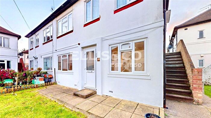 2 Bedroom Maisonette For Sale In Greenway Gardens, Greenford, UB6