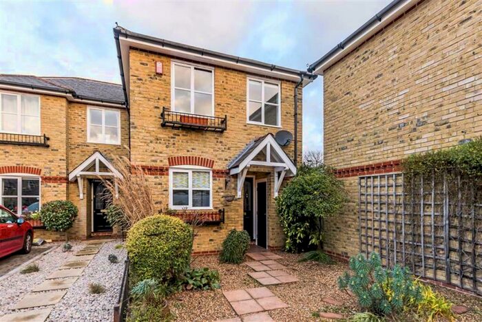 3 Bedroom House To Rent In Saddlers Mews, Teddington, KT1