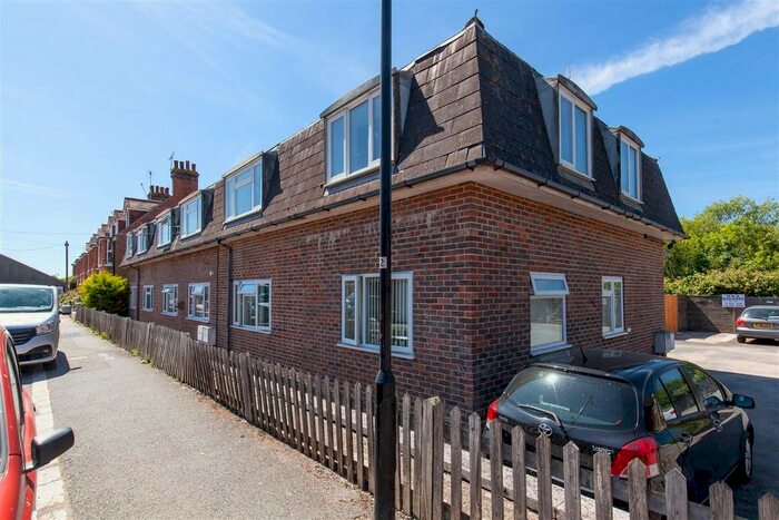 2 Bedroom Flat To Rent In Eagle Road, Rye, TN31