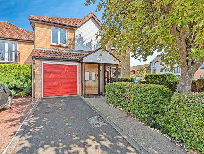 2 Bedroom Flat For Sale In Langley Mere, Forest Hall, Newcastle Upon Tyne, Tyne And Wear, NE12