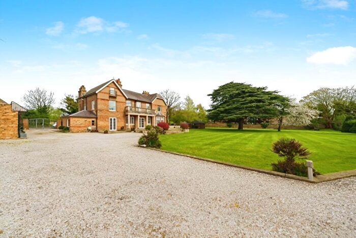 6 Bedroom Detached House To Rent In St Marys Road, Middlegreen, Langley, SL3