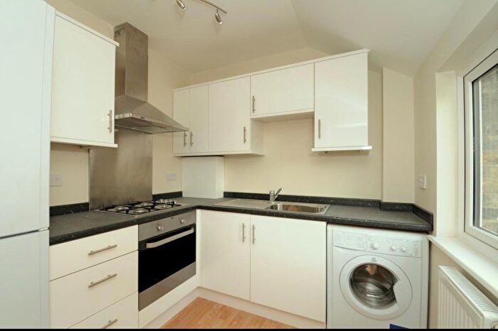 2 Bedroom Flat To Rent In Lanier Road, SE13
