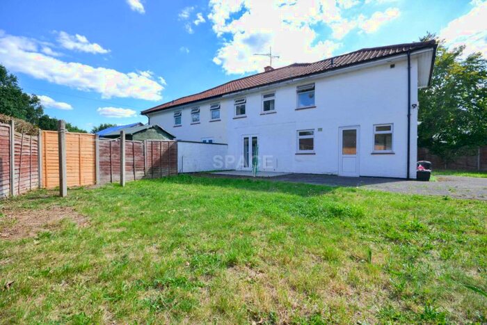 5 Bedroom Semi-Detached House To Rent In Fairlawn Green, Whitley, RG2