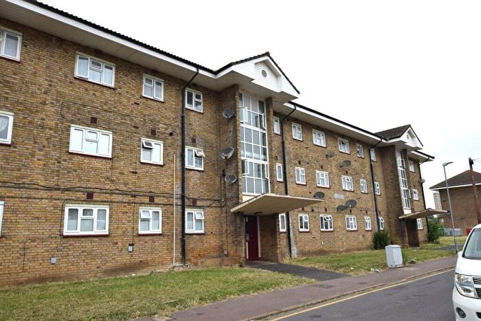2 Bedroom Flat To Rent In Kershaw Road, Dagenham, RM10