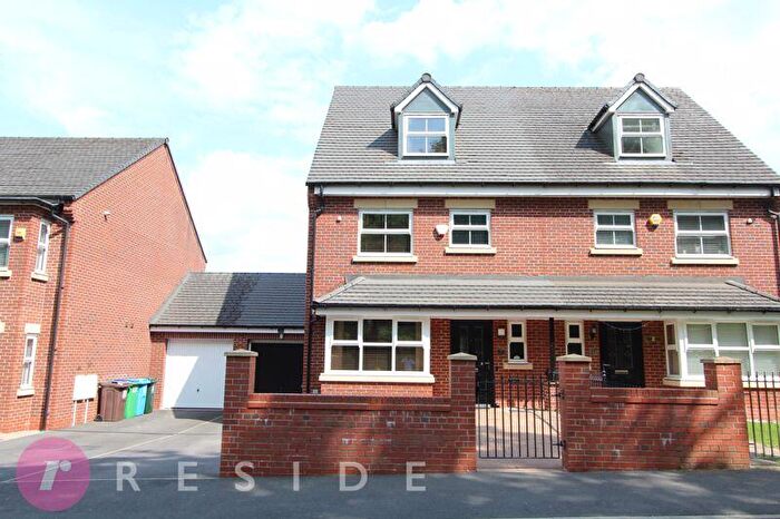 4 Bedroom Semi-Detached House For Sale In Bridgefold Road, Spotland, Rochdale, OL11