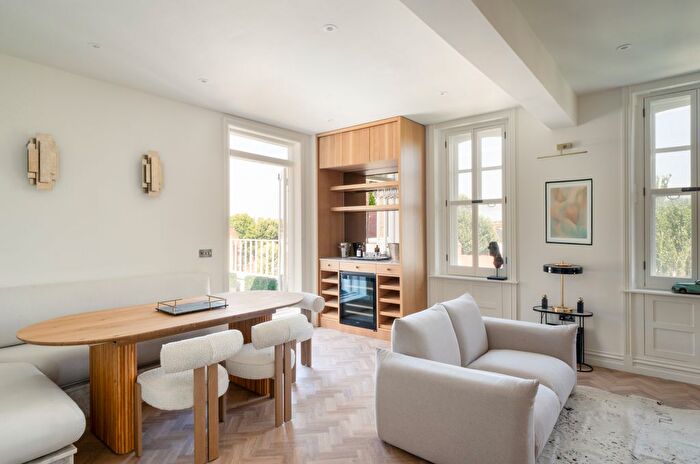 1 Bedroom Flat To Rent In Chelsea Embankment, London, SW3