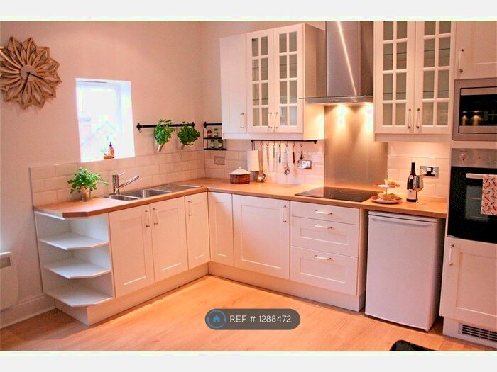 1 Bedroom Flat To Rent In Burton Road, Manchester M20