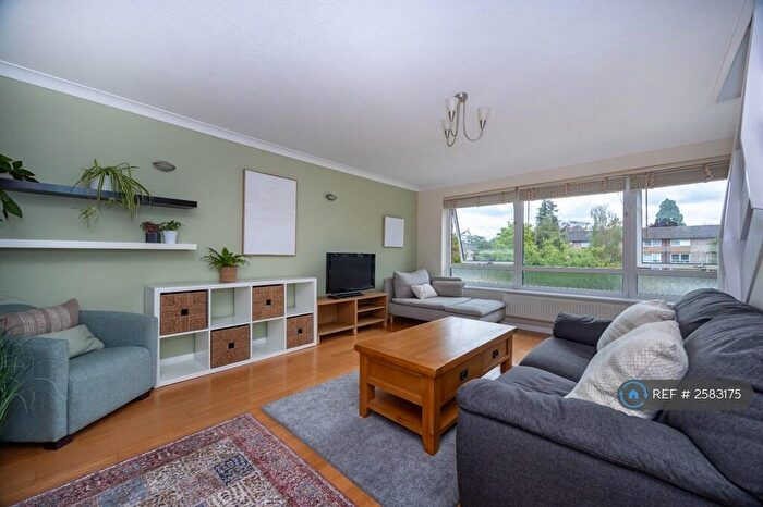 2 Bedroom Maisonette To Rent In Lima Court, Reading, RG1