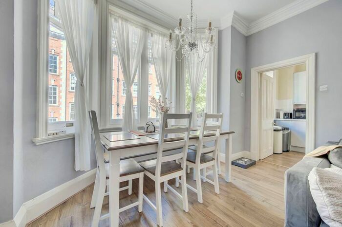 2 Bedroom Flat To Rent In Earls Court Square, Earls Court, London, SW5