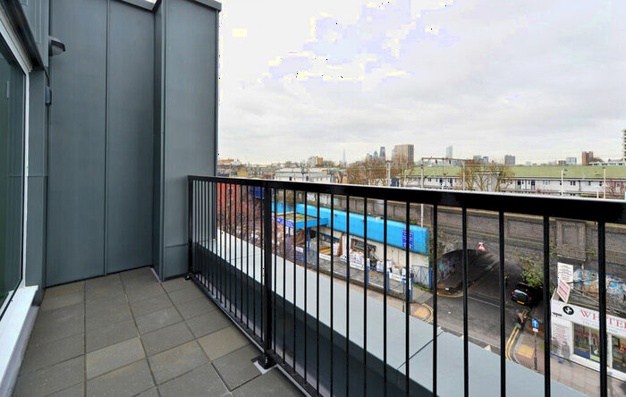 2 Bedroom Flat To Rent In Pearl House, Millennium Place, E2