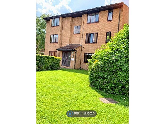 1 Bedroom Flat To Rent In Hogarth Crescent, London, SW19