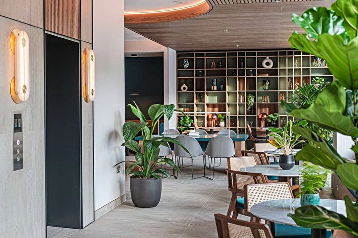 2 Bedroom Flat To Rent In Westfield Avenue, Stratford, London, E20