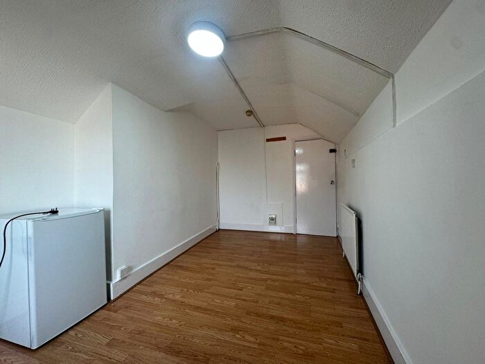 1 Bedroom Studio To Rent In Thorncombe Road, London, SE22