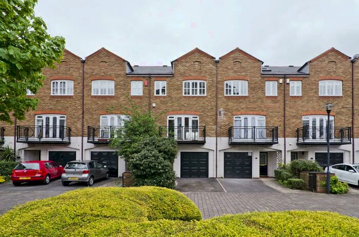 4 Bedroom Town House To Rent In Princes Riverside Road London, SE16