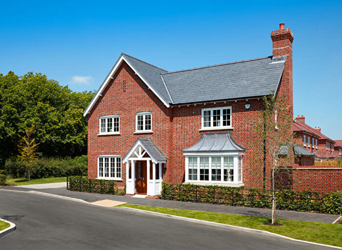 4 Bedroom Detached House For Sale In Clayhill Road, Burghfield Common, RG7