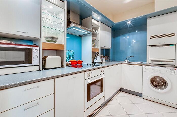 2 Bedroom Flat To Rent In Frederick Square, Surrey Quays, SE16