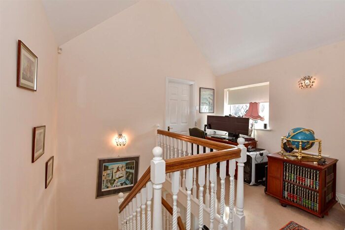 4 Bedroom Detached House For Sale In Grovewood Place, Woodford Green, Essex, IG8