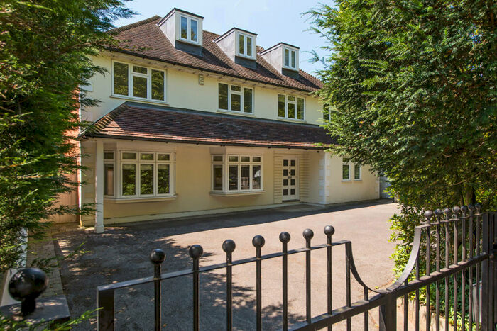 5 Bedroom Flat To Rent In Traps Lane, KT3