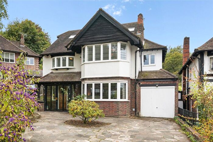 5 Bedroom Detached House For Sale In Hinchley Close, Esher, Surrey, KT10