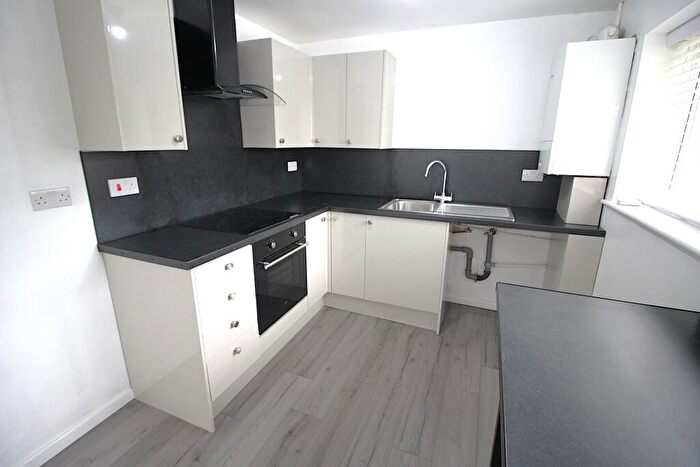 2 Bedroom Flat To Rent In Evesham Walk, Middleton, M24