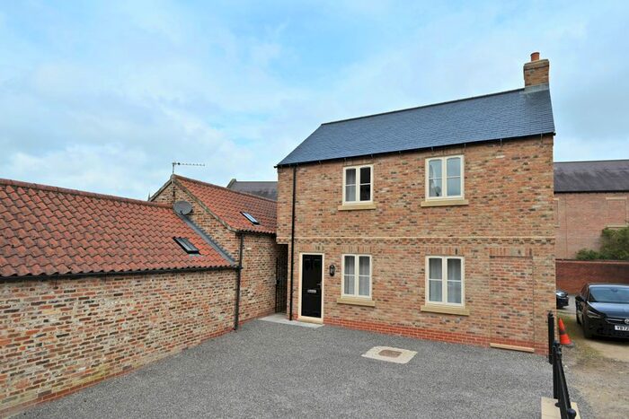 2 Bedroom Detached House To Rent In Lands Court, Market Place West, Ripon, HG4