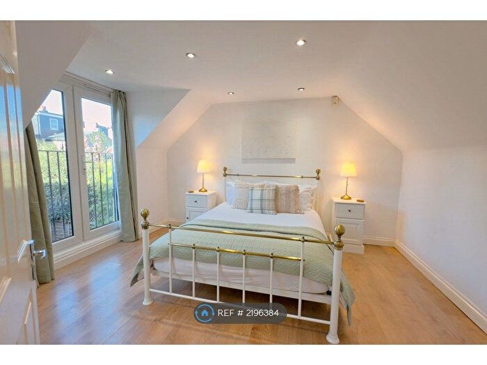 2 Bedroom Semi-Detached House To Rent In Griffin Mews, London, SW12