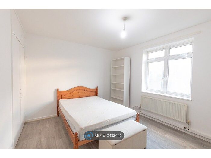1 Bedroom Flat To Rent In Oak Tree House, London, W9