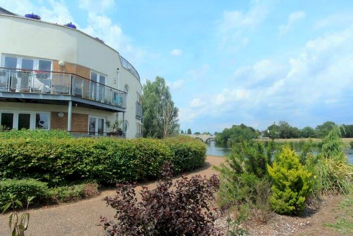 2 Bedroom Flat To Rent In Bridge Wharf, Chertsey, KT16