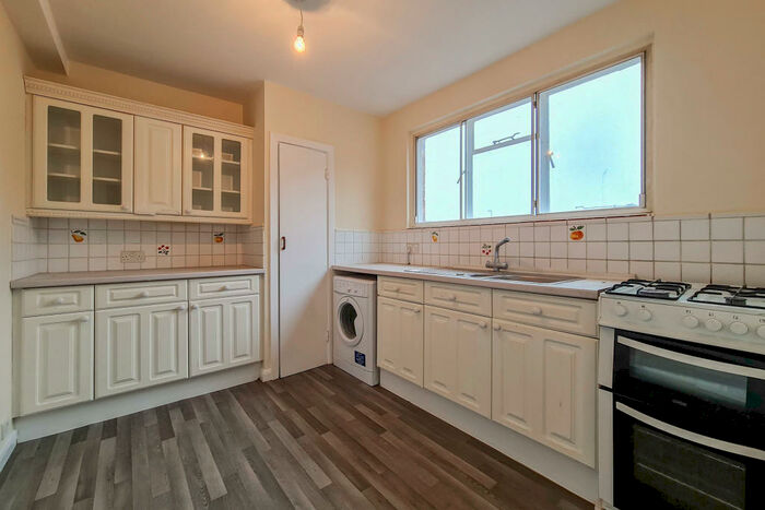 2 Bedroom Apartment To Rent In Oakdene Parade, Cobham, Surrey, KT11