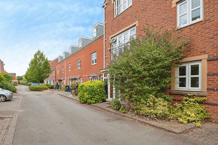 2 Bedroom Flat For Sale In Fulwell Close, Banbury, Oxfordshire, OX16
