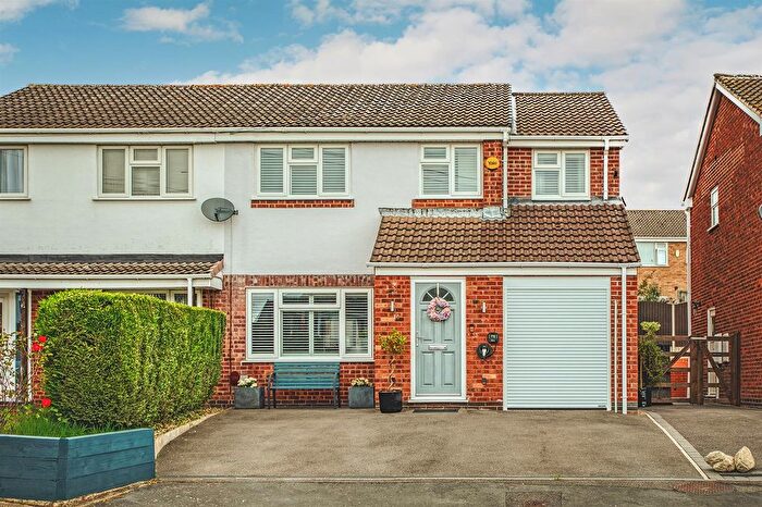 4 Bedroom Semi Detached House For Sale In Wren Park Close, Findern, Derby, DE65