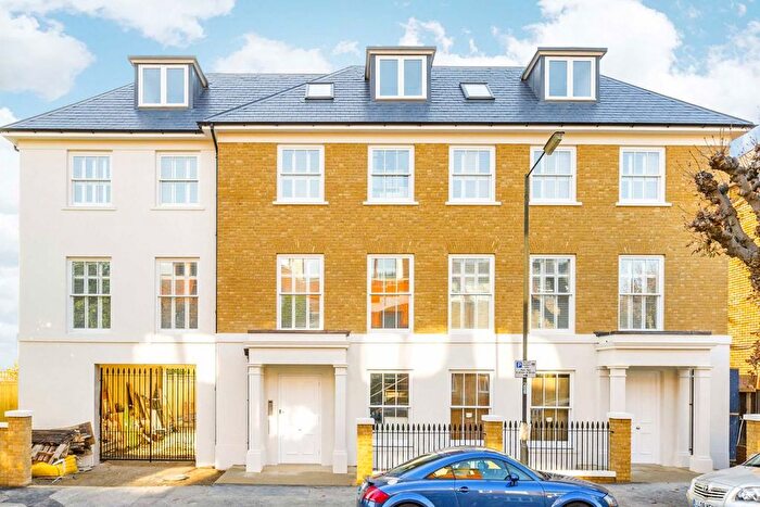 2 Bedroom Flat To Rent In Tabor Grove, London, SW19