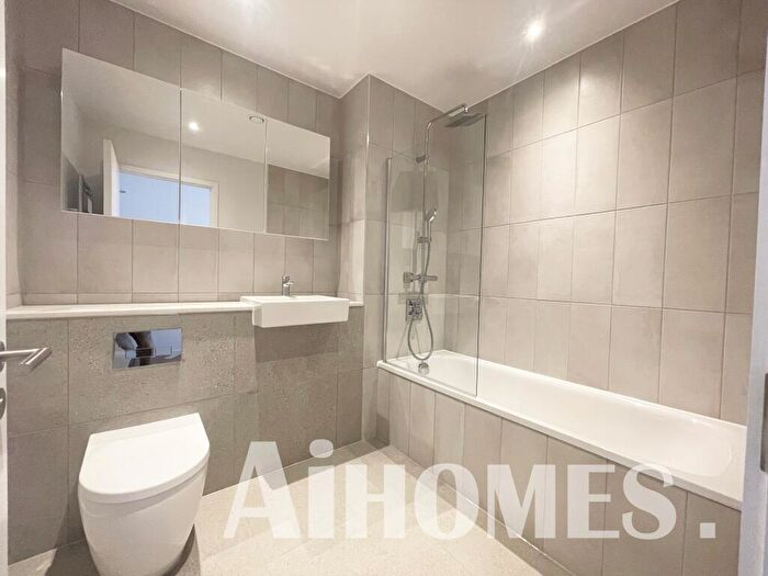 2 Bedroom Flat To Rent In Dantzic Street, Manchester, M4