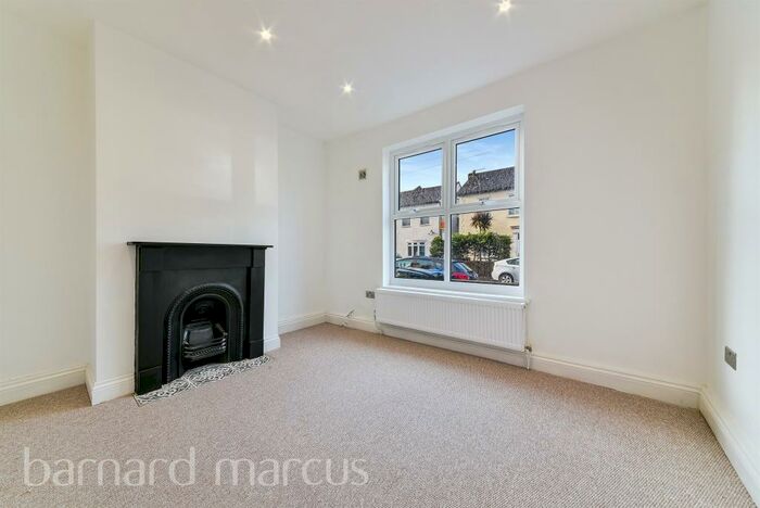 2 Bedroom End Of Terrace House To Rent In Davidson Road, Croydon, CR0