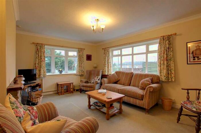 2 Bedroom Detached Bungalow For Sale In Station Road, Willoughby, LN13