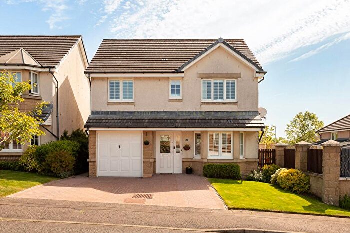 4 Bedroom Detached House For Sale In Bennachie Way, Duloch, Dunfermline, KY11