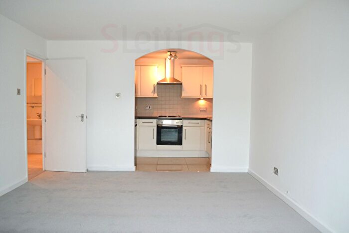 1 Bedroom Flat To Rent In Swynford Gardens, London, NW4