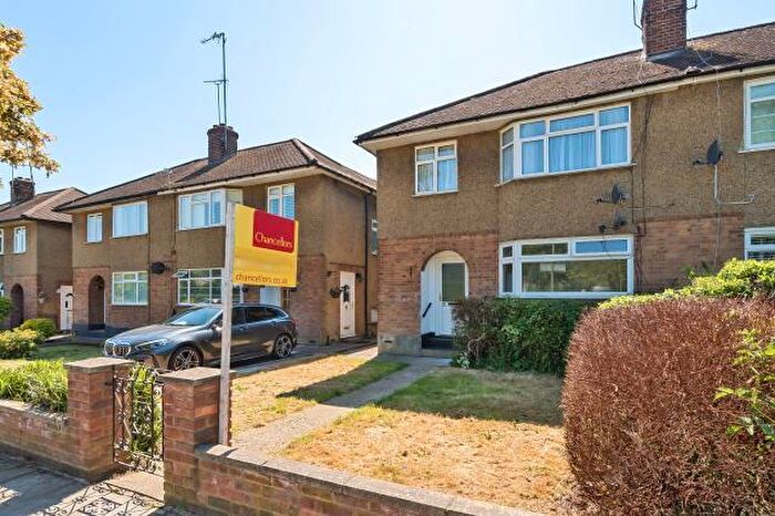 2 Bedroom Flat To Rent In Connaught Road, Barnet, EN5