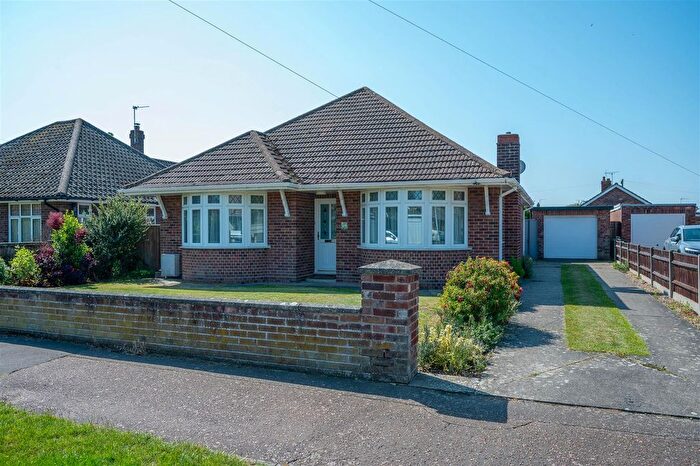 3 Bedroom Detached Bungalow For Sale In Youell Avenue, Gorleston, NR31